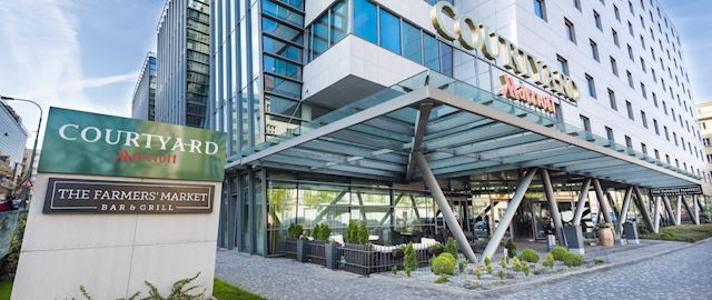 The Farmers' Market Bar & Grill interiér